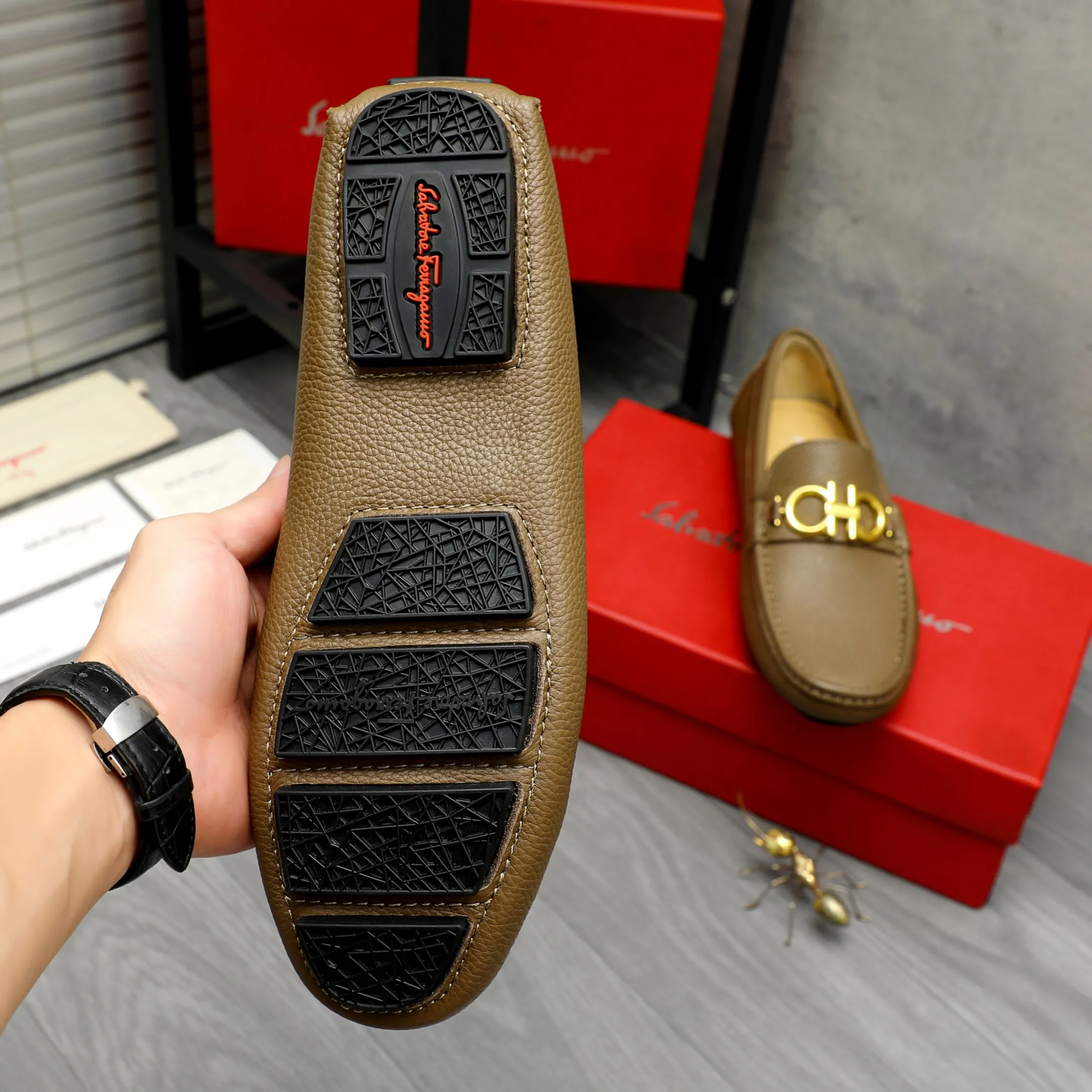 Men's shoes 💰420 Product trademark: Ferragamo "Ferragamo" business casual slip-on shoes Regular size: 38-46 (45.46 custom-made and non-returnable) Product materials: Selected small pebbled cowhide upper, sheepskin lining, original rubber outsole
